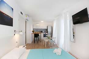 Apartments and Rooms Stone House