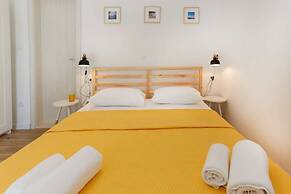 Apartments and Rooms Stone House