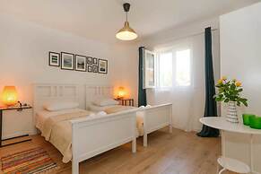 Apartments and Rooms Stone House