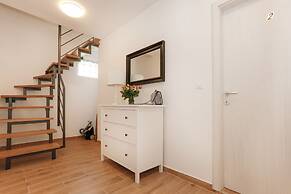 Apartments and Rooms Stone House