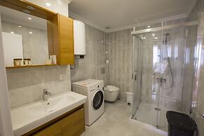 Royal Comfort Suites