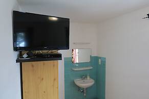 SnowBunnys BackPackers Hostel