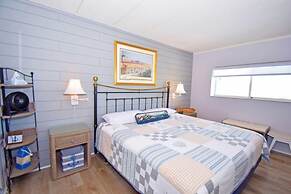 Harbour Island 303L 2 Bedroom Condo by RedAwning