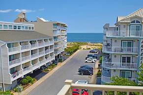 Jada 4H 1 Bedroom Condo by RedAwning