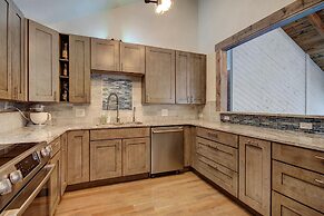 Eagle Ridge Escape 5 Bedroom Townhouse by RedAwning