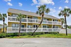 Sandpiper Cove 8229 Studio Bedroom Condo by RedAwning