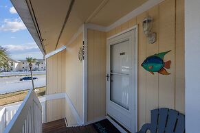 Sandpiper Cove 8208 Studio Bedroom Condo by RedAwning