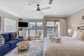 Sandpiper Cove 8208 Studio Bedroom Condo by RedAwning