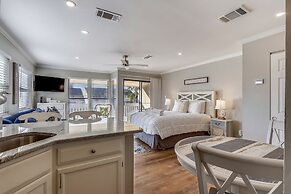 Sandpiper Cove 8208 Studio Bedroom Condo by RedAwning