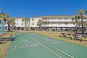 SPC 1034 is a Pet Friendly 1 BR with Free Beach Service for 2! by RedA