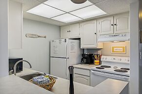 SPC 1034 is a Pet Friendly 1 BR with Free Beach Service for 2! by RedA