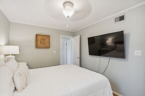 SPC 1034 is a Pet Friendly 1 BR with Free Beach Service for 2! by RedA