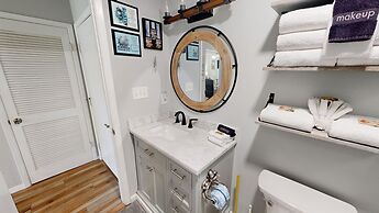 Sandpiper Cove 8236 Studio Bedroom Condo by RedAwning