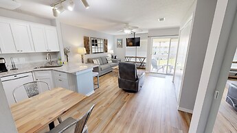 Sandpiper Cove 8236 Studio Bedroom Condo by RedAwning