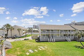 Sandpiper Cove 8236 Studio Bedroom Condo by RedAwning