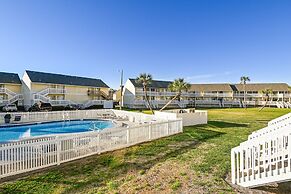 Sandpiper Cove 8112 Studio Bedroom Condo by RedAwning