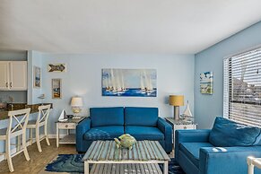 Sandpiper Cove 8112 Studio Bedroom Condo by RedAwning