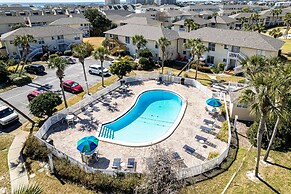 Sandpiper Cove 8112 Studio Bedroom Condo by RedAwning