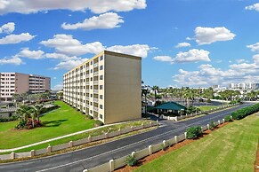 Inlet Reef 312 2 Bedroom Condo by RedAwning