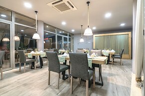 Karras Grande Resort