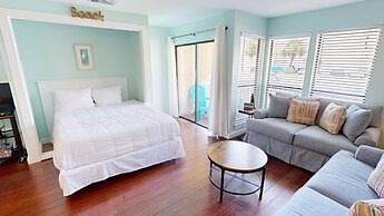 Sandpiper Cove 8113 Studio Bedroom Condo by RedAwning