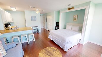 Sandpiper Cove 8113 Studio Bedroom Condo by RedAwning