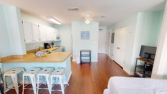 Sandpiper Cove 8113 Studio Bedroom Condo by RedAwning