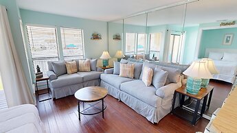 Sandpiper Cove 8113 Studio Bedroom Condo by RedAwning