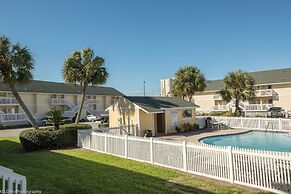 Sandpiper Cove 8113 Studio Bedroom Condo by RedAwning