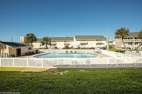 Sandpiper Cove 8113 Studio Bedroom Condo by RedAwning