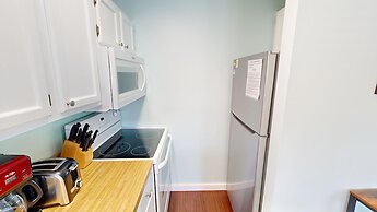 Sandpiper Cove 8113 Studio Bedroom Condo by RedAwning