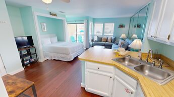 Sandpiper Cove 8113 Studio Bedroom Condo by RedAwning