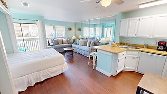 Sandpiper Cove 8113 Studio Bedroom Condo by RedAwning