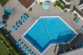 Inlet Reef 216 2 Bedroom Condo by RedAwning