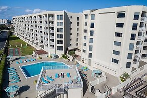 Inlet Reef 216 2 Bedroom Condo by RedAwning