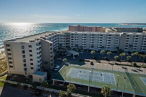 Inlet Reef 216 2 Bedroom Condo by RedAwning