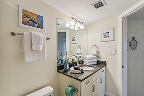 Inlet Reef 216 2 Bedroom Condo by RedAwning