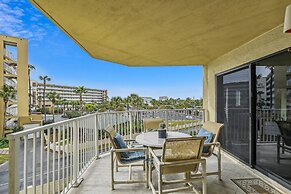 Inlet Reef 216 2 Bedroom Condo by RedAwning