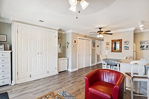 Sandpiper Cove 8245 Studio Bedroom Condo by RedAwning