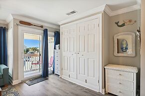 Sandpiper Cove 8245 Studio Bedroom Condo by RedAwning