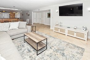 Shoreline Towers 1052 2 Bedroom Condo by RedAwning