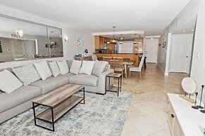 Shoreline Towers 1052 2 Bedroom Condo by RedAwning