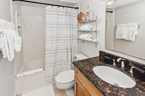 Shoreline Towers 1052 2 Bedroom Condo by RedAwning