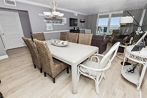 Shoreline Towers 1084 2 Bedroom Condo by RedAwning