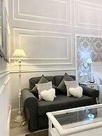 Charme & Chic Luxury