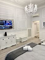 Charme & Chic Luxury