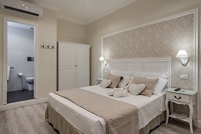 Charme & Chic Luxury