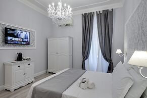 Charme & Chic Luxury