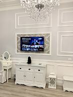 Charme & Chic Luxury