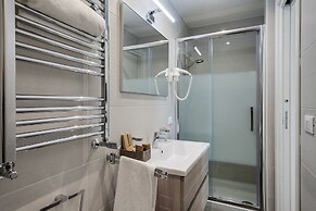 Charme & Chic Luxury